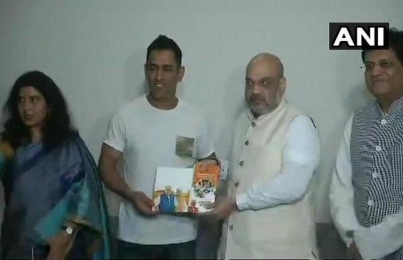 सम्पर्क फॉर समर्थन: महेंद्र सिंह धोनी से मिले भाजपा अध्यक्ष अमित शाह