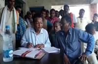 Video- ग्रामीणों में दिखा आक्रोश, कहा- सरपंच-सचिव पर जल्द नहीं हुई कार्रवाई तो करेंगे चक्काजाम