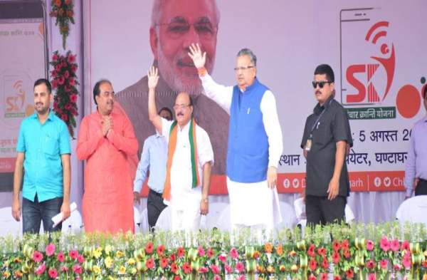 Photo Gallery : सीएम के आते ही हितग्राहियों के चेहरों पर दिखी खुशियां, जिले में इतने लोगों को मिला स्मार्ट फोन