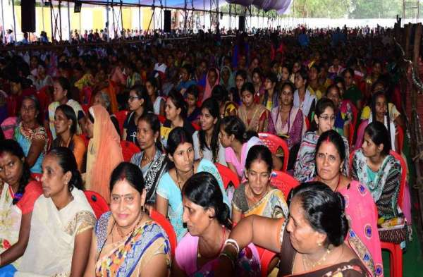 Photo Gallery : सीएम के आते ही हितग्राहियों के चेहरों पर दिखी खुशियां, जिले में इतने लोगों को मिला स्मार्ट फोन