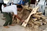 Barmer news- old man dies, relatives denied to take dead body