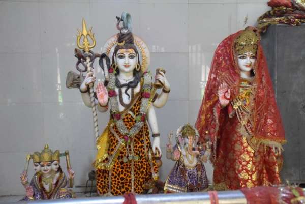 सावन के दूसरे सोमवार पर भोले के दर्शन को उमड़ी भीड़, देखें फोटो में