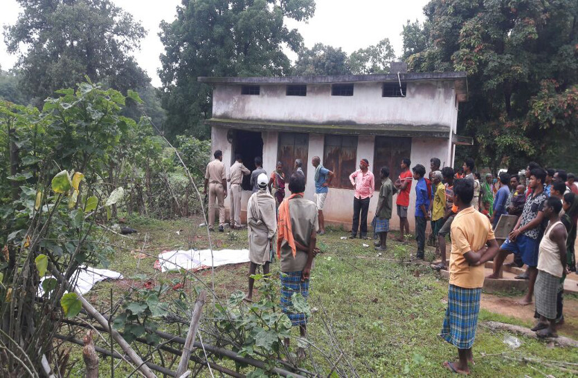 लोहे की खिड़की तोड़कर महिला व बच्चे को हाथी ने सूंड़ से निकाला, फिर पटक कर ले ली जान, ग्रामीणों में दहशत