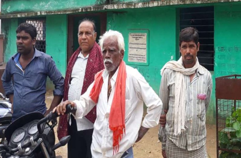 फर्जी केसीसी चेक जारी कर किसानों के खाते से निकाली रकम, इसके बाद भी प्रबंधक कुर्सी पर तैनात