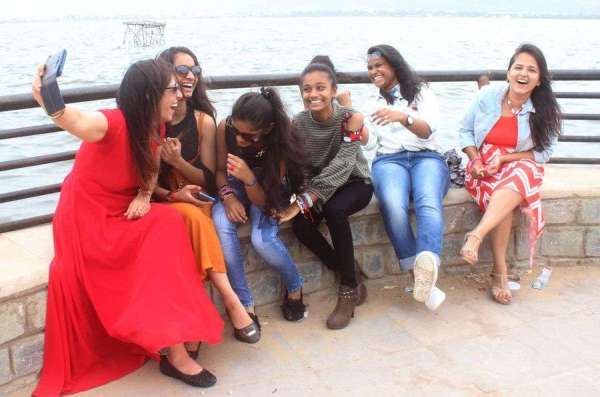 beautiful pics of frinds in friendship day