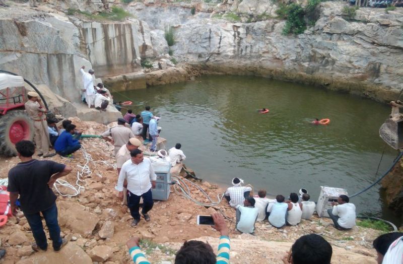 Men death in alwar while bathing in water filled mine