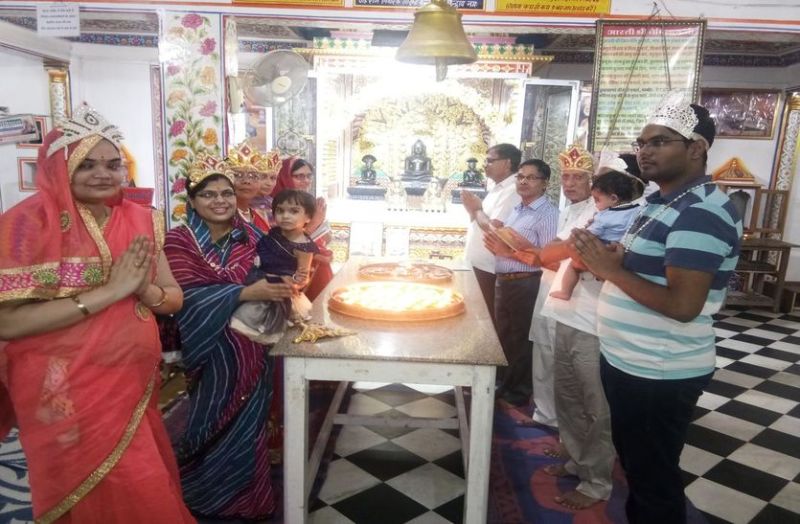 स्त्रोत पाठ कार्यक्रम में मौजूद श्रद्धालु।