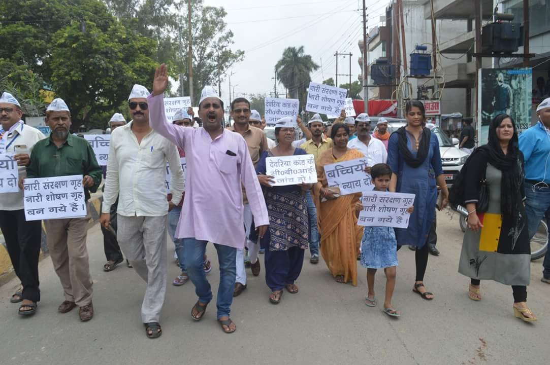 Aap Protest Against Yogi Government On Deoria Shelter home Case