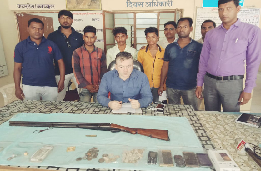 Video- पॉकेट में महंगी मोबाइल व अनाप-शनाप खर्च से पुलिस को हुआ शक, हिरासत में लेकर किया पूछताछ तो खोला ये राज