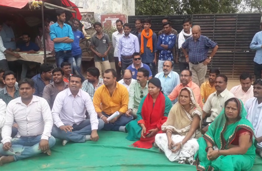 people protest for justice for rape victim dalit girl in Karauli