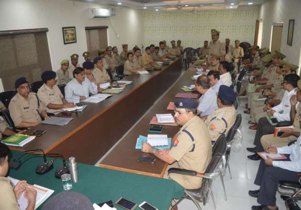 crime control meeting by ssp jhansi vinod kumar singh