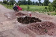 मरम्मत करने की बजाय कुम्भकर्णी निद्रा में सोये हुए हैं अधिकारी