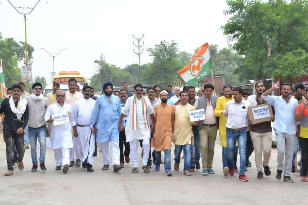 यूथ कांग्रेस ने निकाली सद्भावना रैली, एकता का दिया संदेश, देखें फोटो में