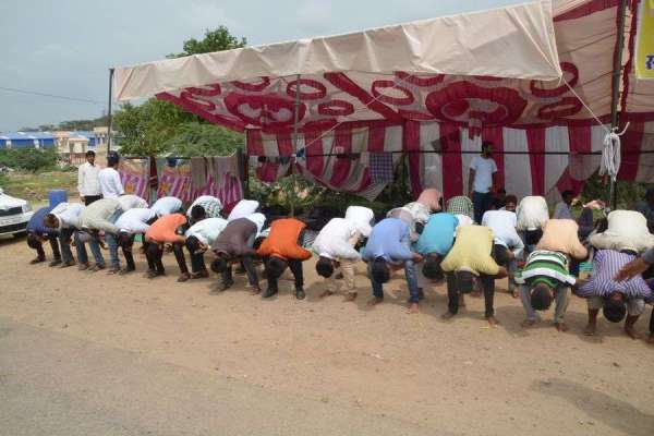The candidates performed the cock during the hunger strike.