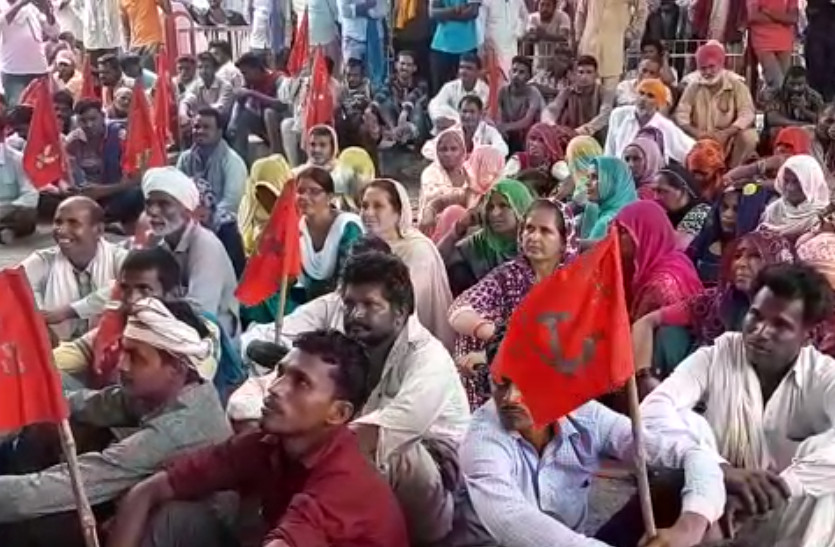 several organizations protest in front of collectorate in Hanumangarh