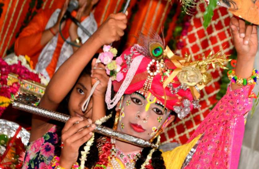 video : भक्ति रस में डूबे श्रद्धालु , भागवत कथा में भक्तिमय हुआ माहौल