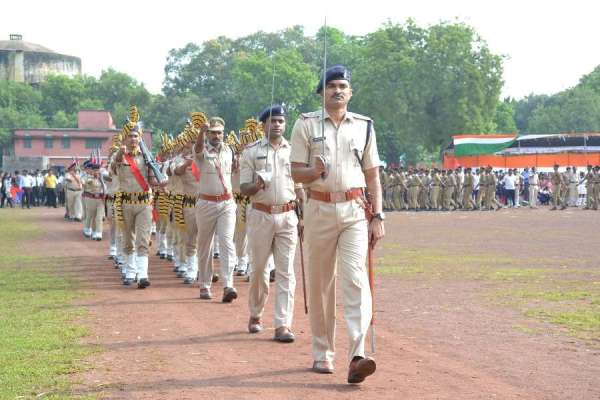 पुलिस परेड ग्राउंड में हुई फाइनल रिहर्सल, फोटो में देखिए स्वतंत्रता दिवस की तैयारी