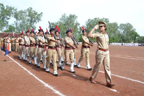 पुलिस परेड ग्राउंड में हुई फाइनल रिहर्सल, फोटो में देखिए स्वतंत्रता दिवस की तैयारी