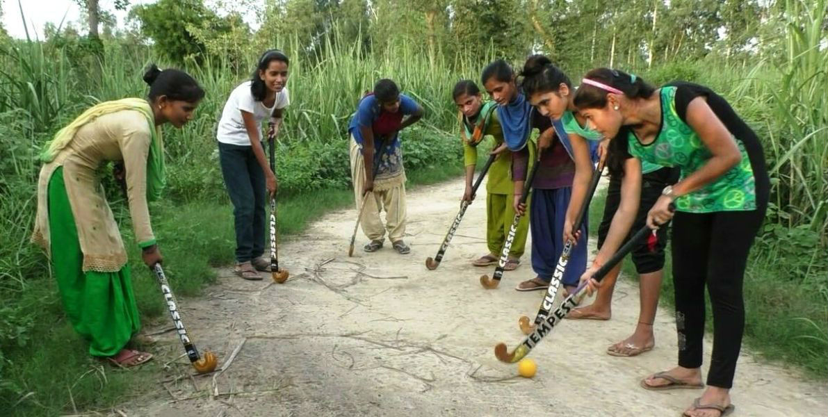 गाँव की बेटियां चक दे इण्डिया के लिए हो रही तैयार