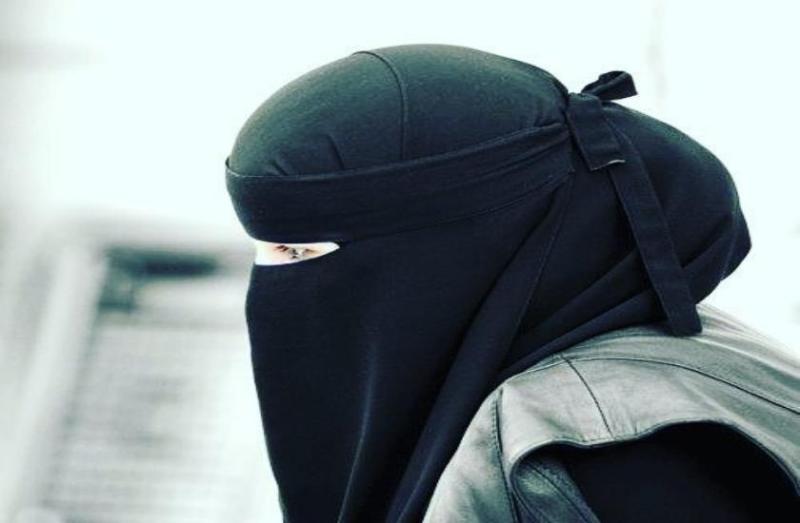 british bus driver shouted a naqab wearing women to remove it