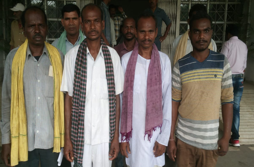दीपका के मजदूरों ने कलेक्ट्रोरेट जनदर्शन में की शिकायत