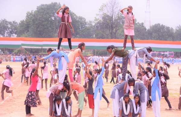 Piramid by school girls