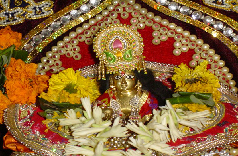 Viral video: सावन में लड्डू गोपाल पी रहे हैं दूध!