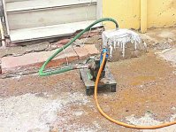 गरीबों के पानी को मोटरें लगा चुरा रहे अमीर