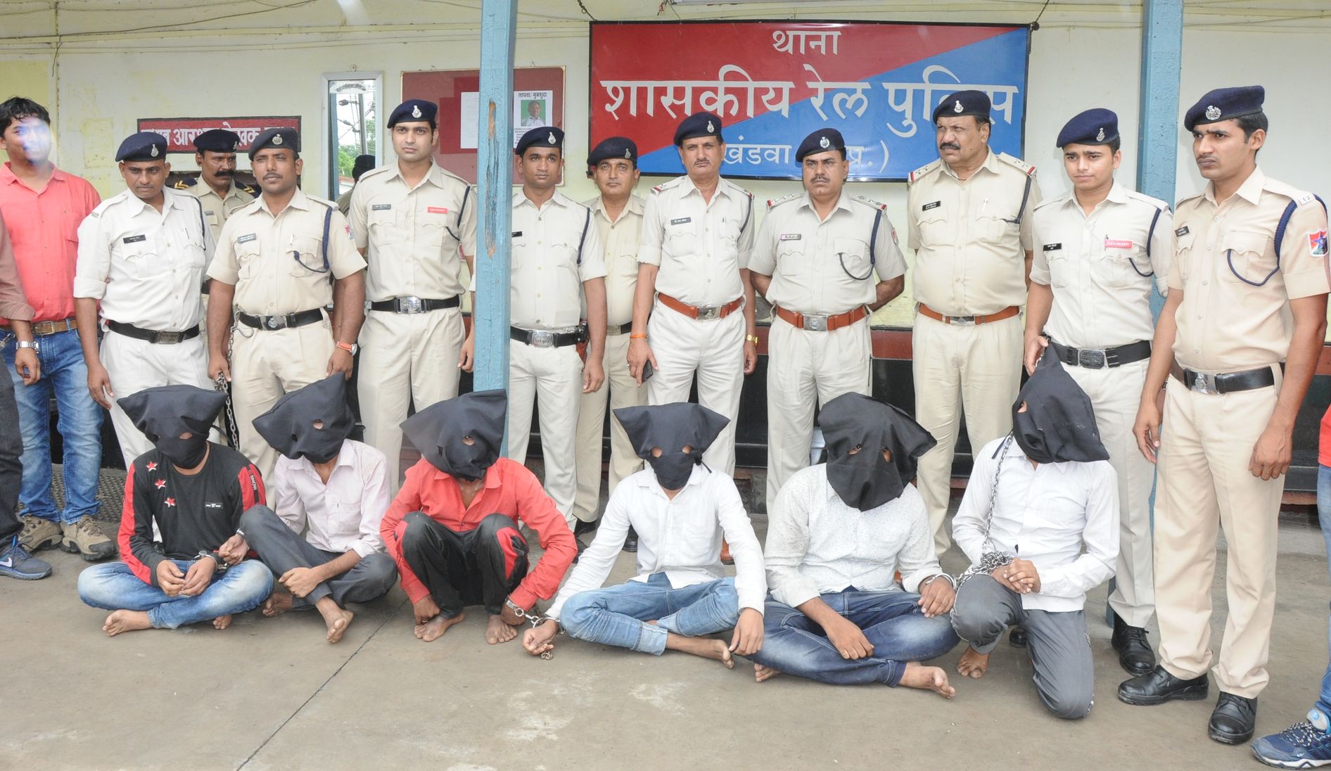 Railway robbery: six accused arrested
