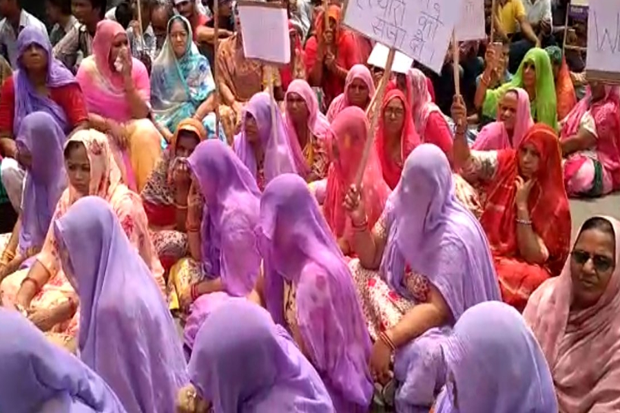 ठेकेदार के जिंदा जलने के मामले में पुलिस पर आरोप गलत रिर्पोटिंग का आरोप, कमिश्नर ज्ञापन सौंप जांच की रखी मांग