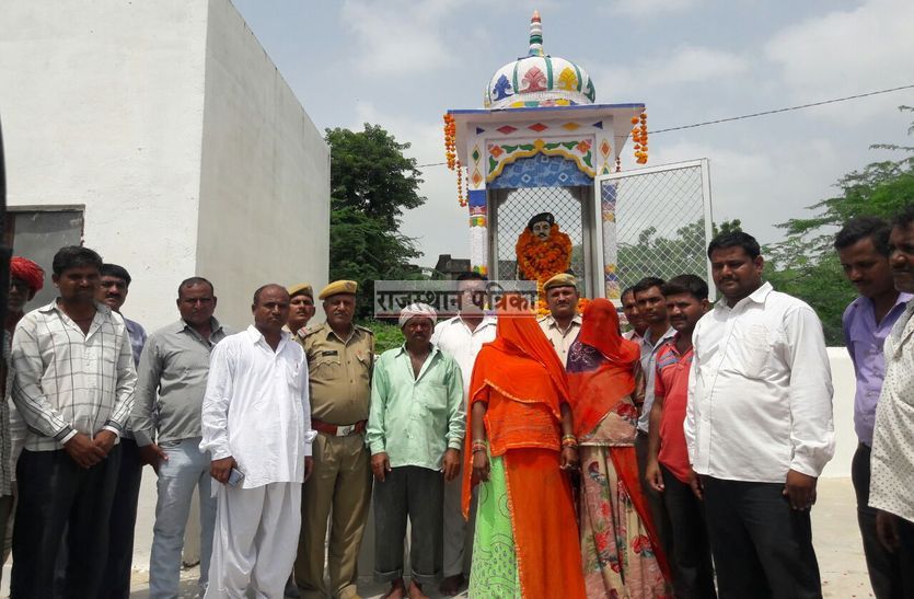 Tribute to martyr in pali