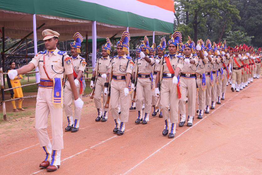 रिहर्सल परेड में जवानों, एनसीसी कैडेट्स और छात्र-छात्राओं ने किया लेफ्ट-राइट-लेफ्ट-राइट