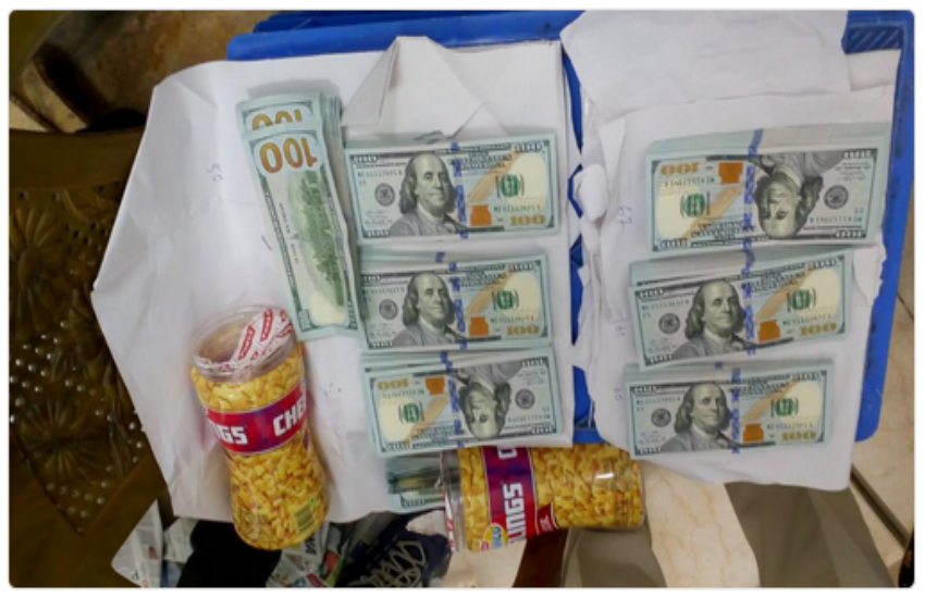 बिस्कुट के प्लास्टिक जार में छिपाकर ले जा रहा था 44900 यूएस डॉलर, IGI एयपोर्ट पर CISF ने किया गिरफ्तार