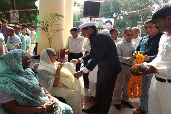 स्वतंत्रता दिवस पर फहरा तिरंगा, निकली प्रभात फेरी, चारों तरफ उल्लास