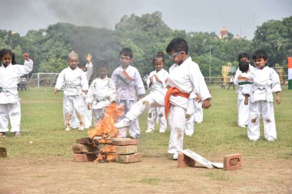 स्वतंत्रता दिवस पर फहरा तिरंगा, निकली प्रभात फेरी, चारों तरफ उल्लास