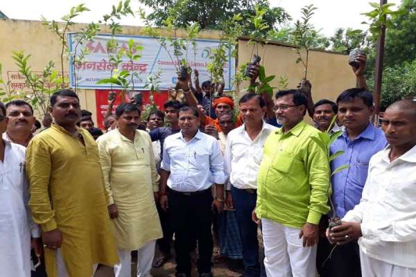 स्वतंत्रता दिवस पर फहरा तिरंगा, निकली प्रभात फेरी, चारों तरफ उल्लास