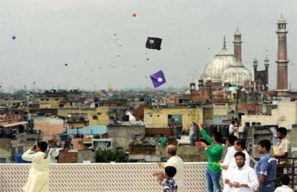 दिल्ली: स्वतंत्रता दिवस के दिन लोगों ने जमकर की पतंगबाजी