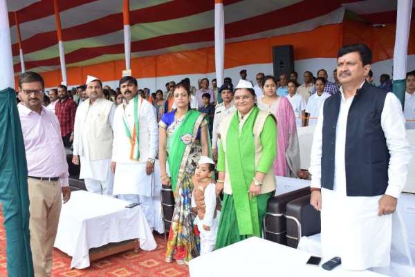 रिमझिम बारिश के बीच हुई मुख्य परेड, देखें स्वतंत्रता दिवस का उल्लास