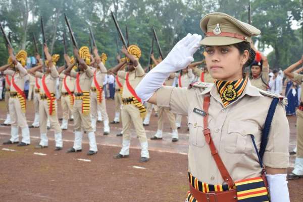 रिमझिम बारिश के बीच हुई मुख्य परेड, देखें स्वतंत्रता दिवस का उल्लास