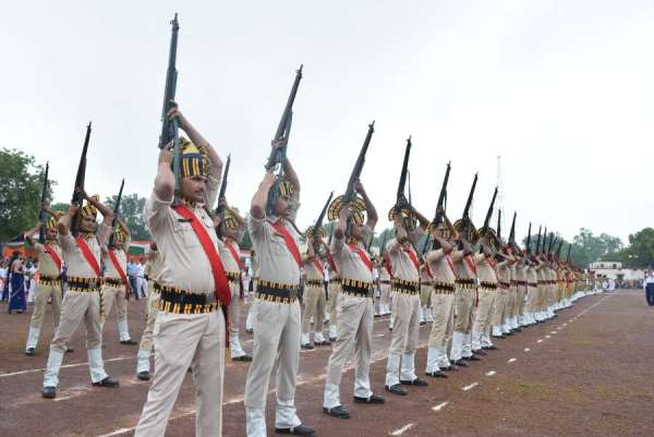 रिमझिम बारिश के बीच हुई मुख्य परेड, देखें स्वतंत्रता दिवस का उल्लास