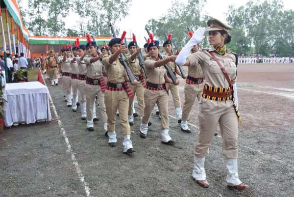 रिमझिम बारिश के बीच हुई मुख्य परेड, देखें स्वतंत्रता दिवस का उल्लास