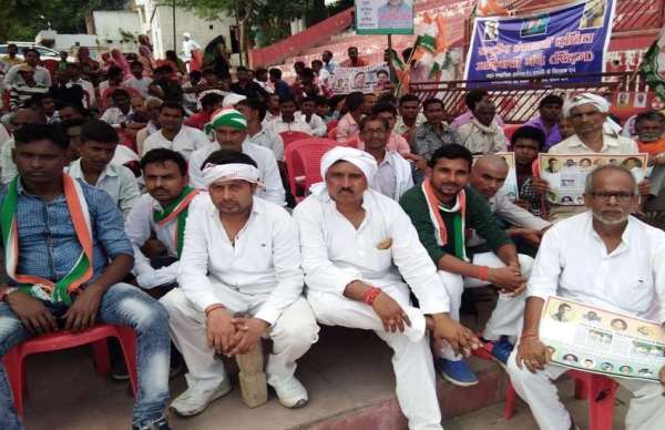 BJP के गढ़ में कांग्रेस और किसानों का हल्ला बोल