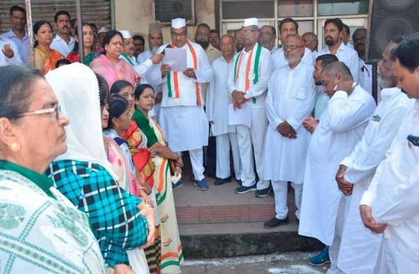 Photo Gallery : भाईचारा, एकजुटता और पारस्परिक सौहार्द्र के साथ जिले में सादगीपूर्वक मना स्वतंत्रता का पर्व