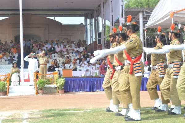 beautiful pics of march past in patel stadium