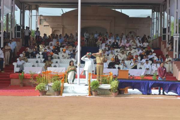 beautiful pics of march past in patel stadium