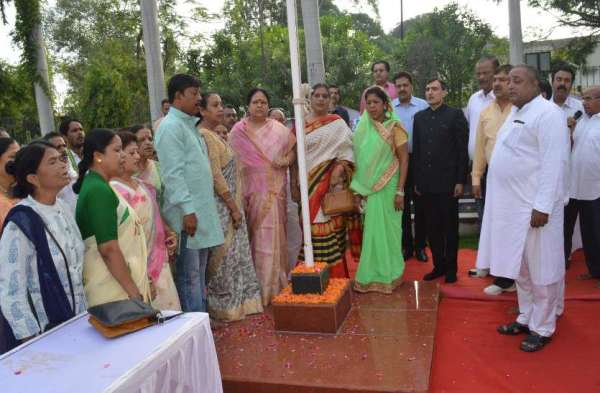 Photo Gallery : भाईचारा, एकजुटता और पारस्परिक सौहार्द्र के साथ जिले में सादगीपूर्वक मना स्वतंत्रता का पर्व