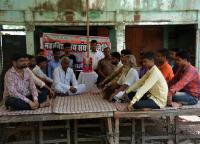 sarvadaleey sangharsh samiti ka kolej kee maang ko lekar dharana jaare