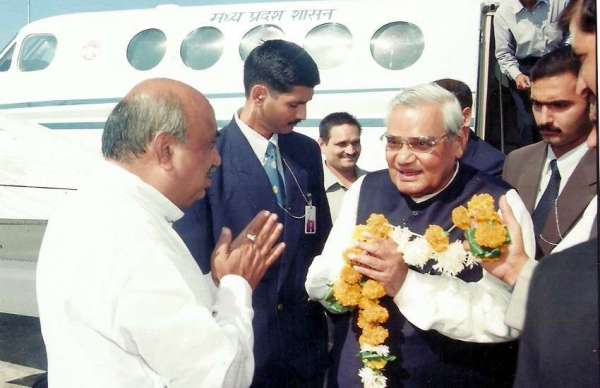 atal bihari vajpayee funny videos,atal bihari vajpayee, latest news in hindi today, atal bihari vajpayee poems, atal bihari vajpayee aiims, atal bihari vajpayee death news, atal bihari vajpayee family history in hindi, Atal Bihari Vajpayee News Unseen Photos, 