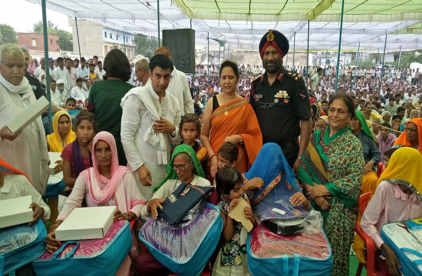 Honour To Martyr's Wife In Alwar
