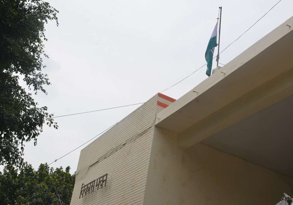 अटल के सम्मान में झुका रहा राष्ट्रीय ध्वज, सरकारी कार्यालय व स्कूलों में रहा
अवकाश